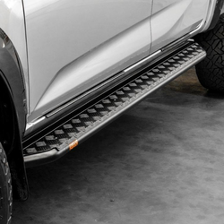SIDE STEPS - Isuzu D-Max D/Cab Ute (7/2020-10/2023) - Side Rail Compatible