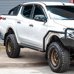 SIDE STEPS - Mitsubishi Triton MQ D/Cab Ute (1/2015-2018) - Side Rail Compatible