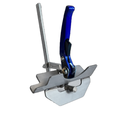 PIPE VICE MINI - Grips 1/2" to 6" Pipe - 90 Degree Rotation